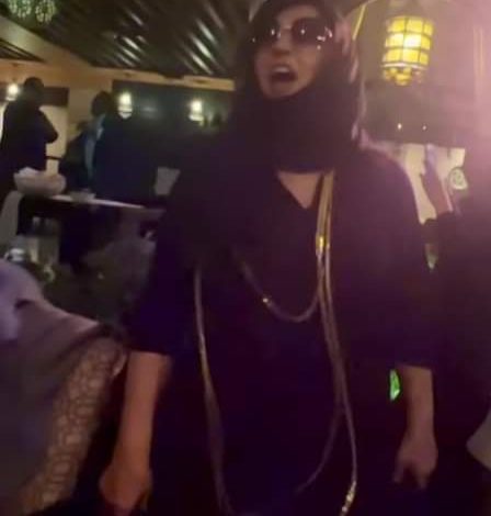 ترقص بالحجاب / فيديو لفيفي عبدو يغضب المصريين FB IMG 1677091919441 448x470